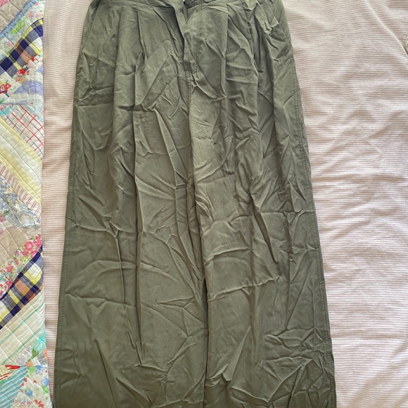 Urban outfitters army green flowy slacks - Picture 2 of 5